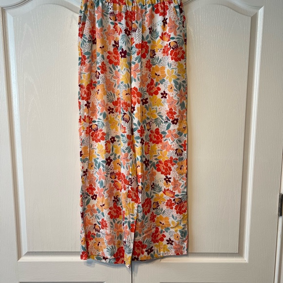 BCBGeneration Flowered Pants - Picture 3 of 3